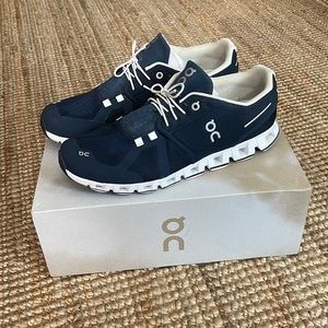 On-Running Men’s Size 9 Cloud Shoes in Navy